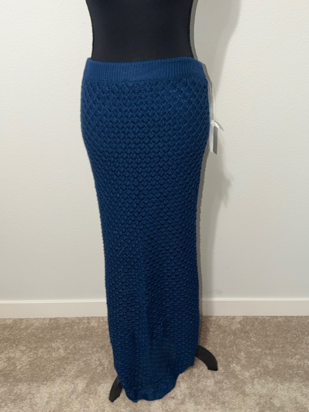 Olive & Oak Navy Textured Knit Maxi Skirt